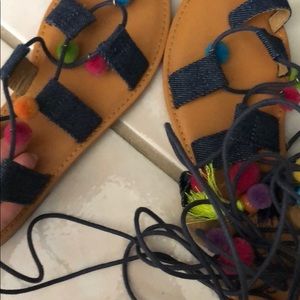 Strapy pom Pom sandals